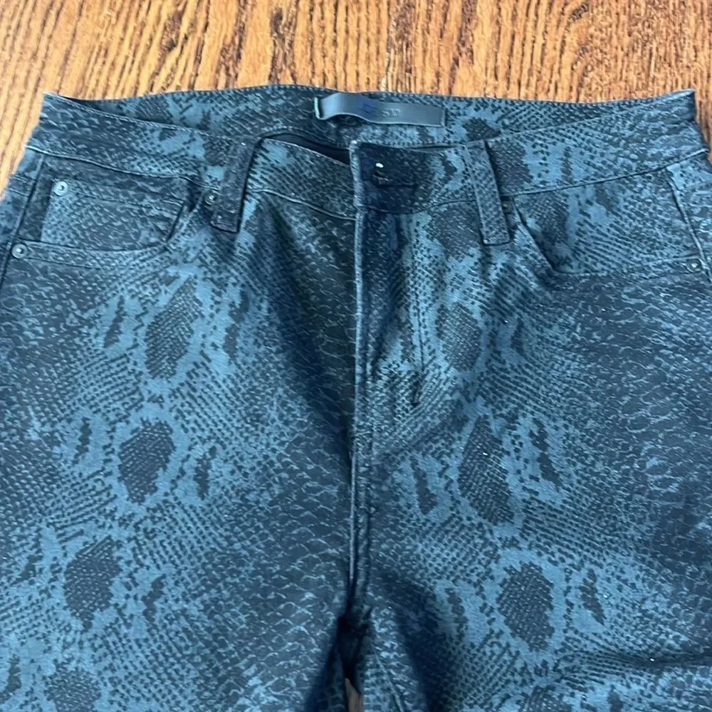 The Icon Mid rise skinny ankle size 28 Joe's Jeans Charlie Black Snake Print